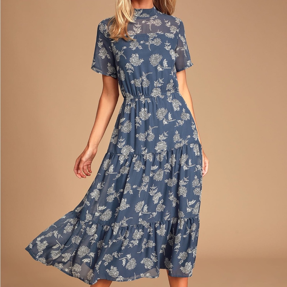 NWT Lulu’s Dusty Blue Floral Print Midi Dress